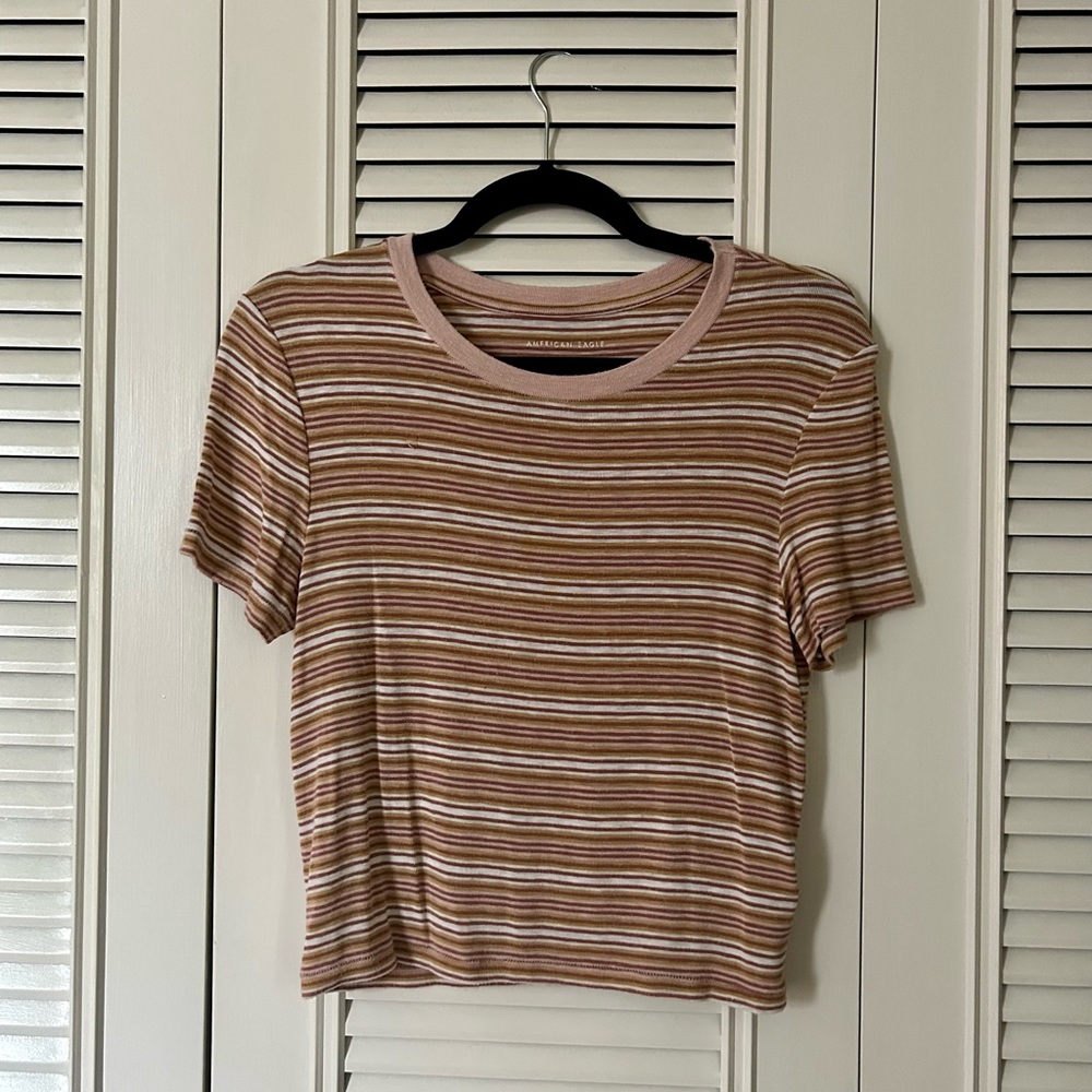 Medium AE pink striped tshirt